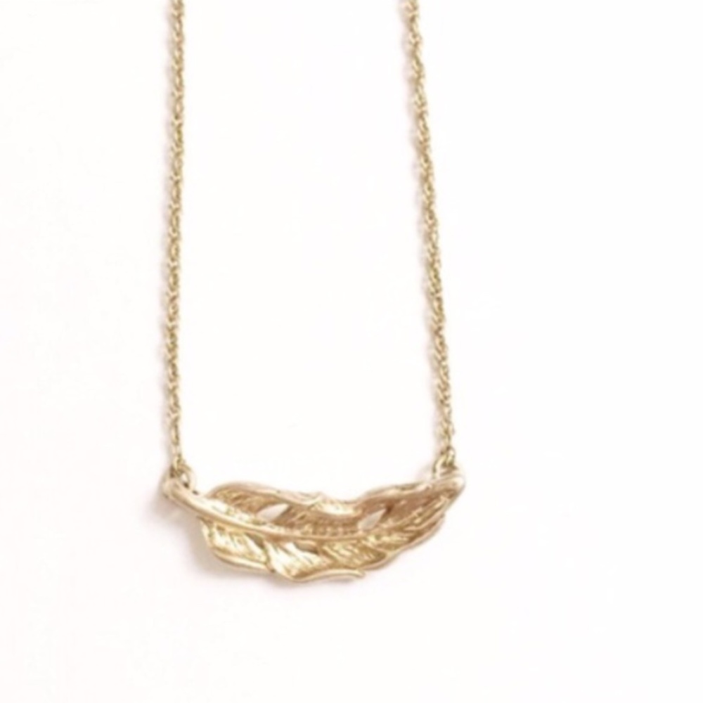 Chloe + Isabel Sculpted Feather Pendant Necklace